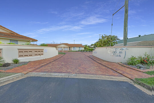 entryway into Palm Garden Villas